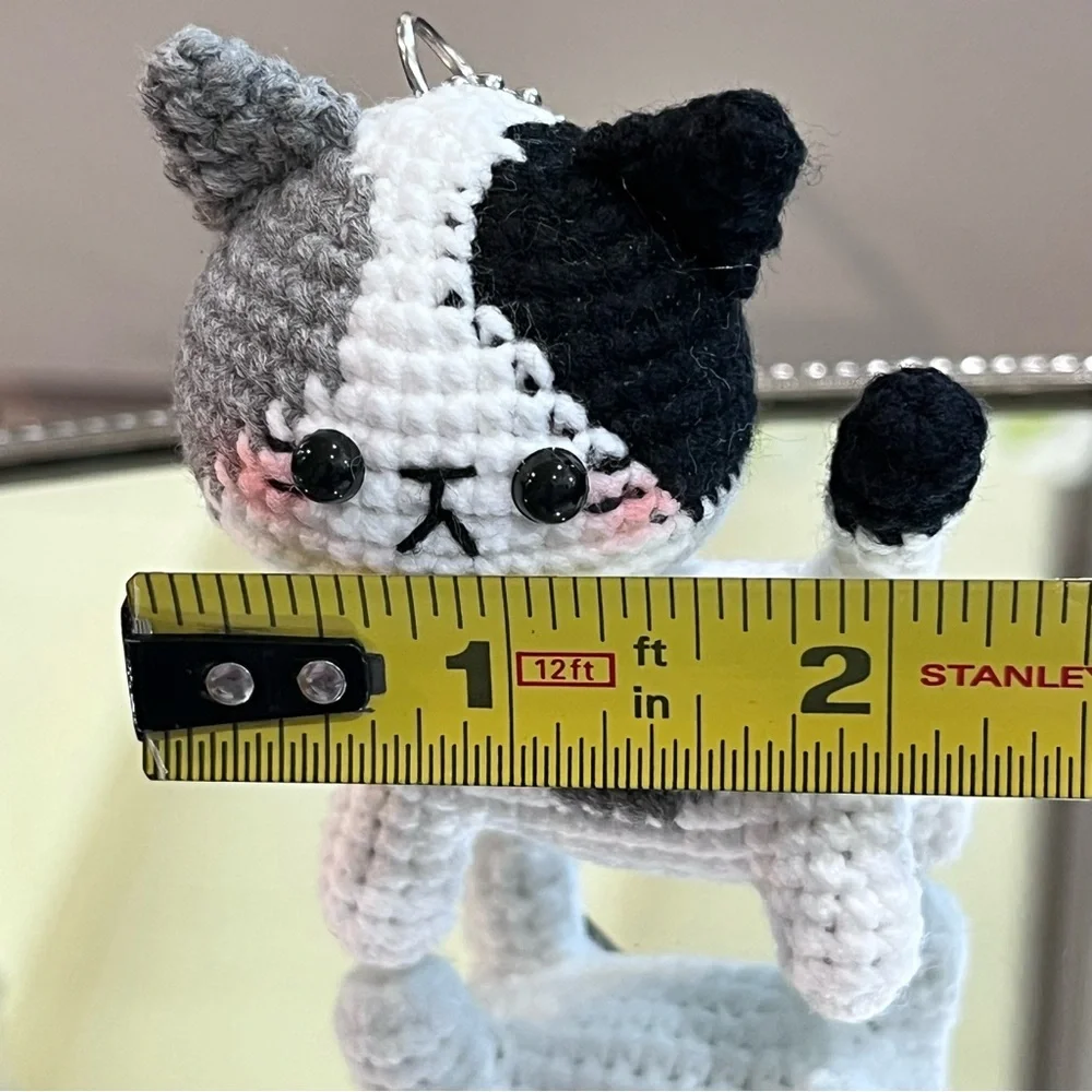 Mini Crochet Calico Kitty Key Chain / Purse Charm / Figurine Black White - Picture 7 of 9